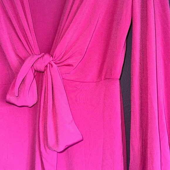 ASOS DESIGN GLAM PLUNGE TIE FRONT JUMPSUIT IN SLINKY IN BRIGHT PINK SIZE 6 - Picture 4 of 6